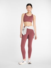 Burgunderrot - New Balance Womens Essential Run Bra - Bild 2 von 7