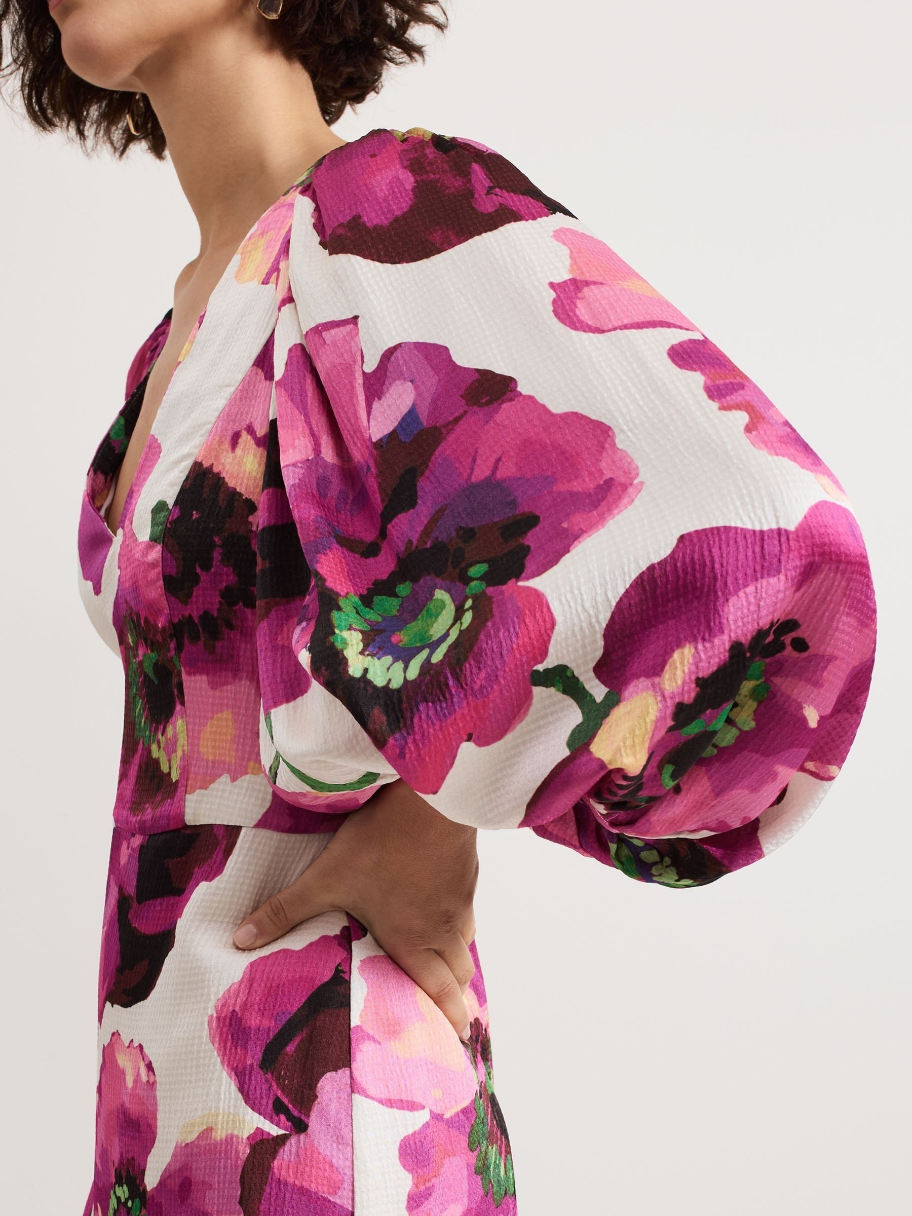 【関税込】PhaseEight ワンピース☆Fiona Floral Puff Sleeve Mi Buy Phase Eight Black Fiona Floral Print Puff Sleeeve Dress