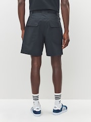 Negro - adidas Originals Premium Essentials Utility Cargo Shorts - Imagen 2 de 6