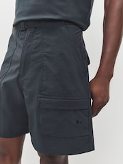 Negro - adidas Originals Premium Essentials Utility Cargo Shorts - Imagen 4 de 6