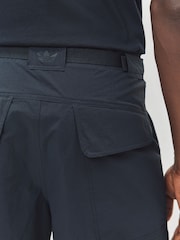 Negro - adidas Originals Premium Essentials Utility Cargo Shorts - Imagen 5 de 6