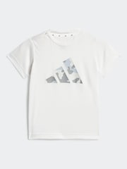 أبيض - طقم تيشرت وشورت للأطفال الرضع بشعار مموه من تشكيلة Train Essentials من adidas - صورة 2 من 5