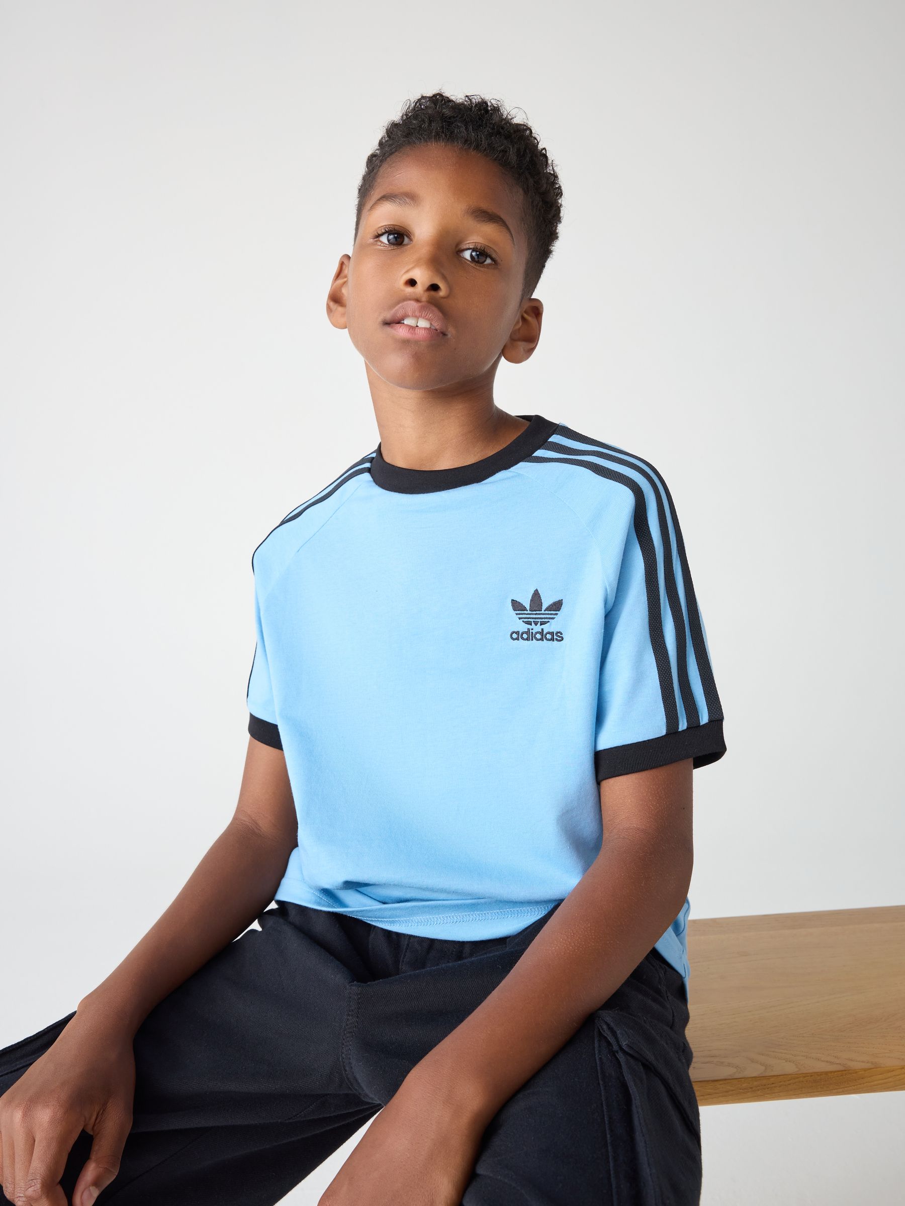 Next：日本 ブルー - adidas Originals Adicolor 3 ストライプキッズ T