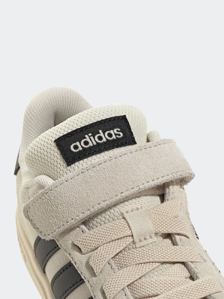 Acheter neutre - Baskets adidas Grand Court 00s en daim  lacets lastiques  pour enfant from Next France