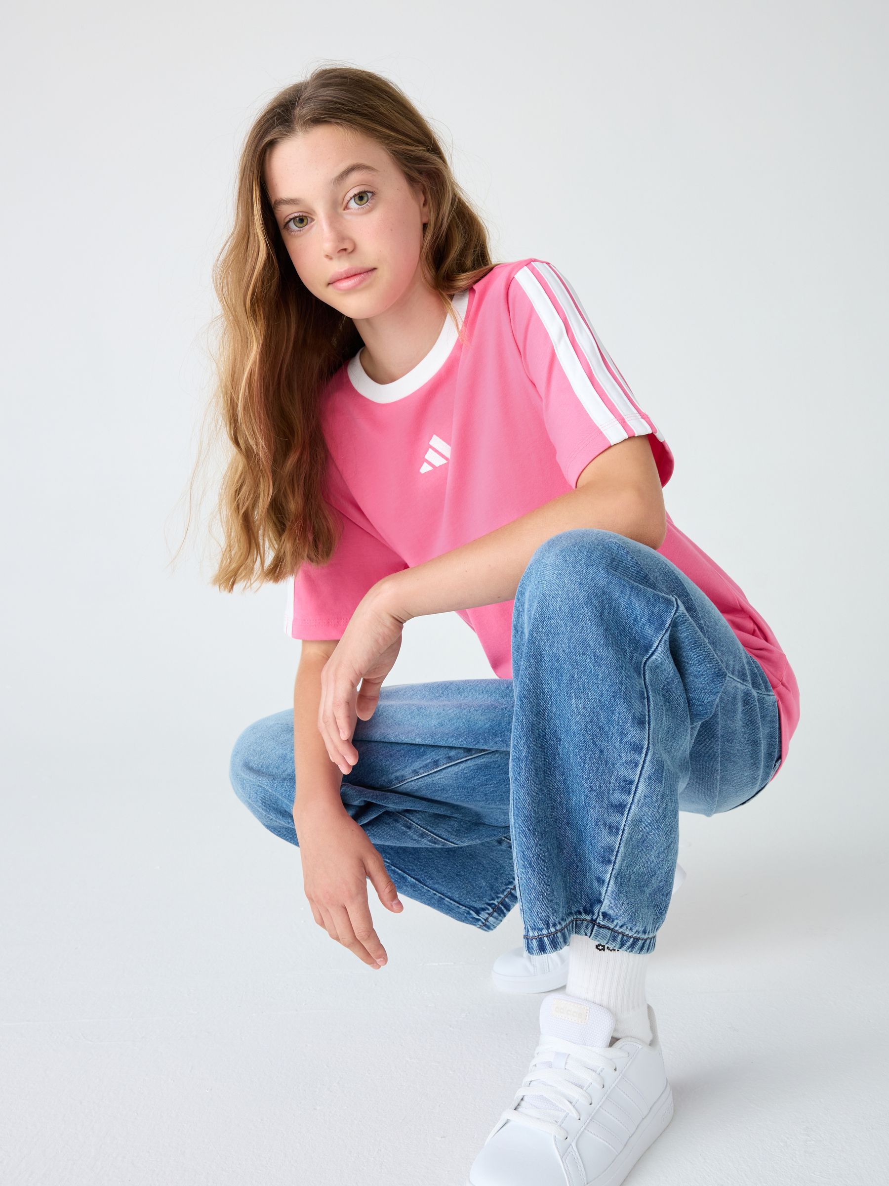 Next：日本 ピンク - adidas エッセンシャルズ キッズ Tシャツ from
