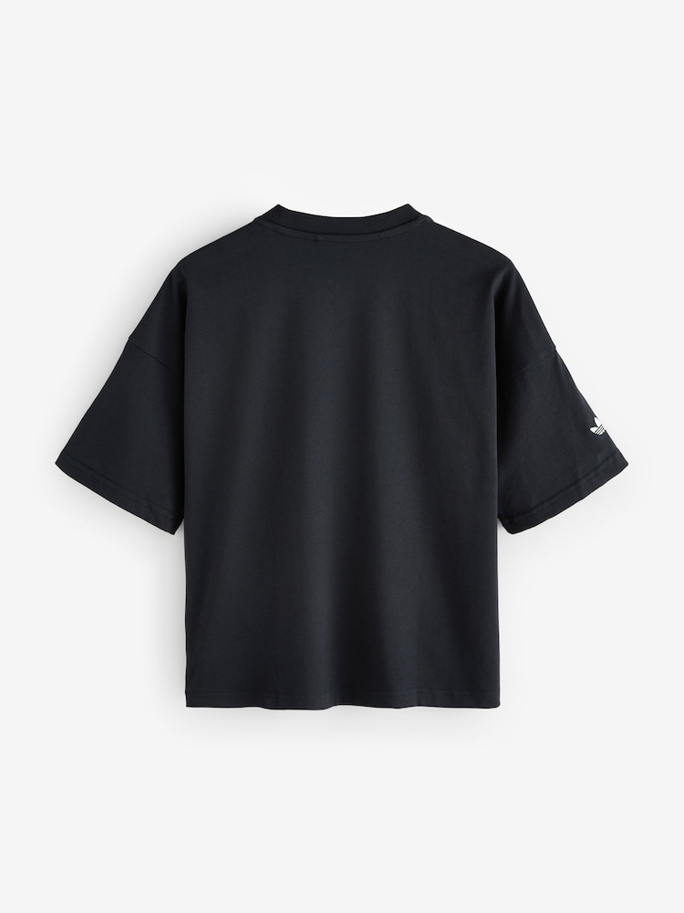 adidas Originals Black Spider Graphic Print Kids T-Shirt - Image 2 of 4 adidas Originals Black Spider Graphic Print Kids T-Shirt - Image 2 of 4
