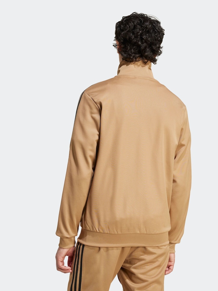 بني - رداء علوي رياضي Adicolor Classics Beckenbauer من adidas Originals - صورة 2 من 5