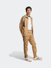 بني - رداء علوي رياضي Adicolor Classics Beckenbauer من adidas Originals - صورة 3 من 5