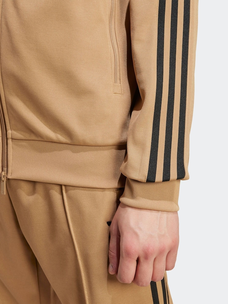 بني - رداء علوي رياضي Adicolor Classics Beckenbauer من adidas Originals - صورة 5 من 5