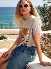 Light Grey Sun Scene Embroidered Applique Front Graphic Print Short Sleeve T-Shirt - Image 4 of 9