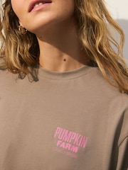 Toupeira - Camiseta com estampa gráfica e gola redonda, estilo fazenda de abóboras outonais, manga curta e cotovelo - Imagem 4 de 8