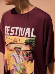 Vermelho Borgonha - Camiseta grande com Print gráfico de festival, short sleeve e Crew Neck - Imagem 4 de 7