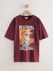 Vermelho Borgonha - Camiseta grande com Print gráfico de festival, short sleeve e Crew Neck - Imagem 5 de 7