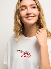Ecru Oversized Pumpkin Latte Recipe Autumnal Graphic Print Short Sleeve Crew Neck T-Shirt - Image 4 of 4