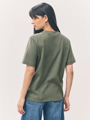 Verde cáqui - Camiseta pesada de manga curta com gola redonda - Imagem 2 de 5
