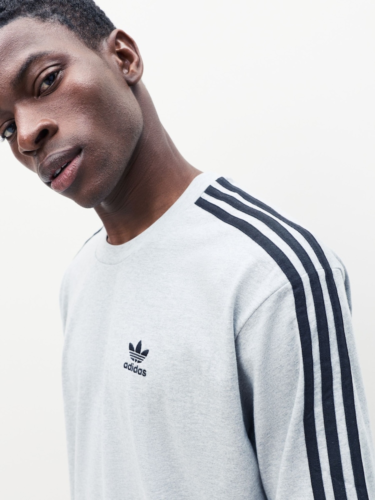 חולצת טי בגזרת אוברסייז מסדרת Originals של adidas - תמונה 4 מתוך 4