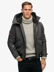 Superdry – Gepolsterte Bomberjacke „City“ aus Tweed - Bild 1 von 4