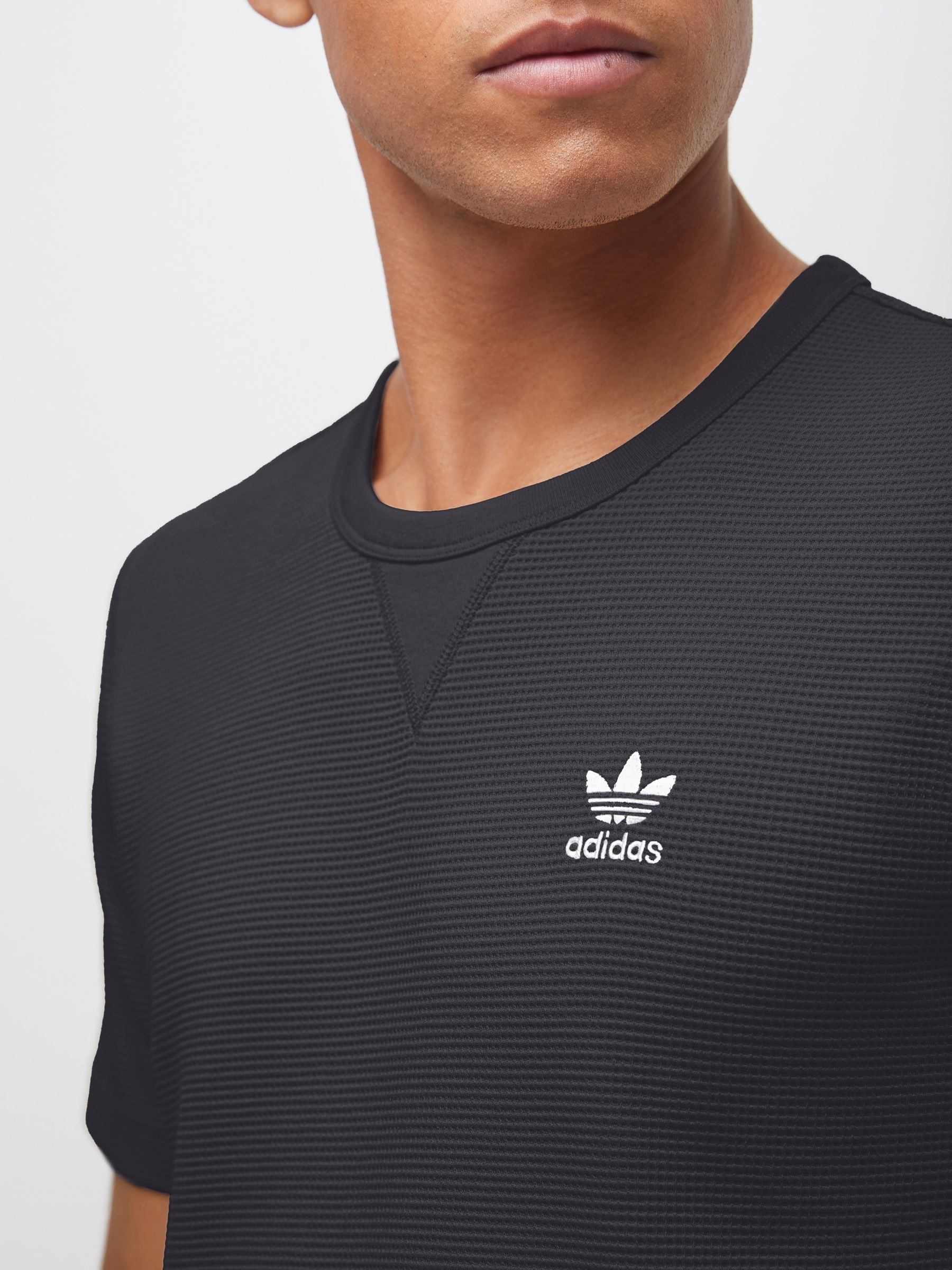 Next：日本 ブラック - adidas Originals Trefoil Essentials ワッフル