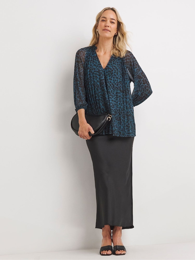 JD Williams Blue Print V-Neck Mesh Blouse - Image 4 of 4