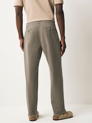 Marrón seta - Pleated Textured Chino Trousers - Imagen 4 de 10