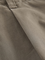 Marrón seta - Pleated Textured Chino Trousers - Imagen 8 de 10