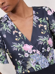 Lipsy Short Sleeve 2-in-1 V-Neck Jumpsuit - Imagen 2 de 4
