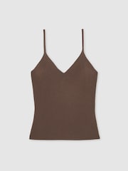Visón - Reiss Lucy Lyocell-Blend Knitted Vest - Imagen 2 de 6