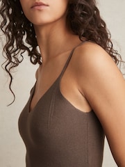 Visón - Reiss Lucy Lyocell-Blend Knitted Vest - Imagen 4 de 6