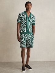 Grün/Weiß - Reiss Vounder Abstract-Pattern Towelling Shorts - Bild 1 von 6