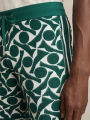 Grün/Weiß - Reiss Vounder Abstract-Pattern Towelling Shorts - Bild 4 von 6
