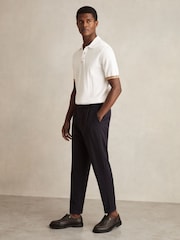 Weiß/Camel - Reiss Portman Strick-Poloshirt mit Zierstreifen - Bild 3 von 6