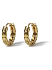 Aela Gold Tone Waterproof Stainless Steel Ridged Hoop Earrings - Bild 1 von 2