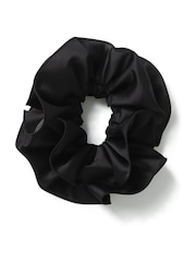 Aela Black Satin Ruched Scrunchies - Bild 1 von 3