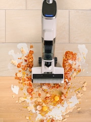 GTECH White Orca Cordless Hard Floor Wet and Dry Vacuum - Image 4 of 6