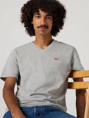 Levi's® Grey 100% Cotton Original Housemark V-Neck T-Shirt - Image 4 of 7