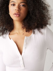 Levi's® White Dry Goods Vacationer Long Sleeve T-Shirt - Image 3 of 6