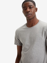 Levi's® White Slim Crewneck 100% Cotton T-Shirts 3 Pack - Image 4 of 4