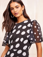 Friends Like These Black/White Petite Short Sleeve Chiffon Tiered Maxi Dress - Image 3 of 4
