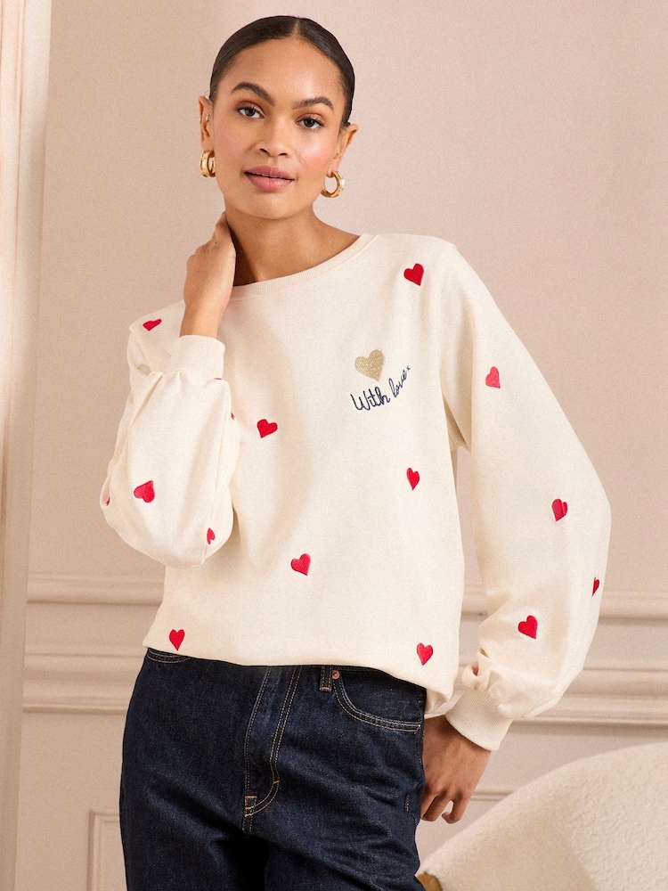 Elfenbeinfarbenes besticktes Herz - Love & Roses Sweatshirt aus Jersey - Bild 1 von 4 Elfenbeinfarbenes besticktes Herz - Love & Roses Sweatshirt aus Jersey - Bild 1 von 4
