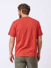 Rot - Aubin Newburgh T-Shirt im Relaxed Fit - Bild 2 von 6