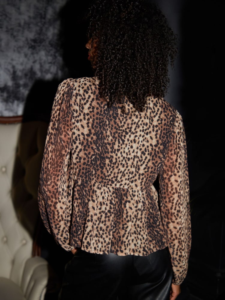 rjava - Threadbare Leopardji potisk; vzorec Šiflonska bluza s kratkimi rokavi spredaj - Slika 2 iz 4 rjava - Threadbare Leopardji potisk; vzorec Šiflonska bluza s kratkimi rokavi spredaj - Slika 2 iz 4
