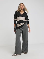 Simply Be Black Slouchy V-Neck Longline Jumper - Image 3 of 4