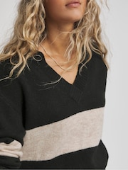 Simply Be Black Slouchy V-Neck Longline Jumper - Image 4 of 4