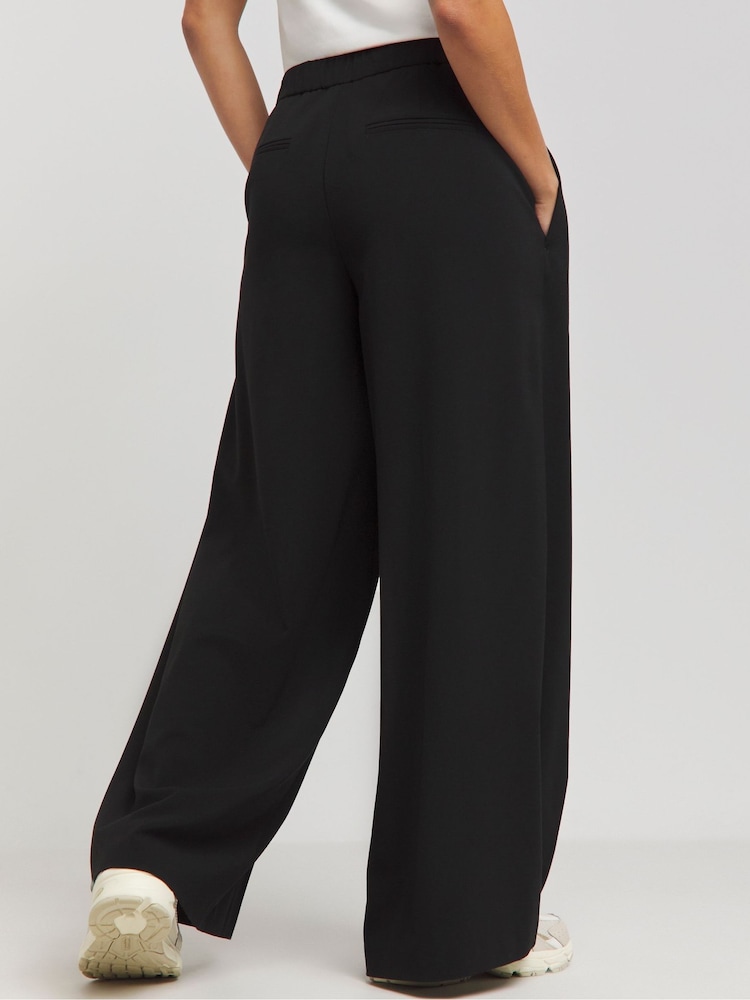 Simply Be Black Magisculpt Pleated Extra Wide Leg Trousers In Regular Length - Image 2 of 4