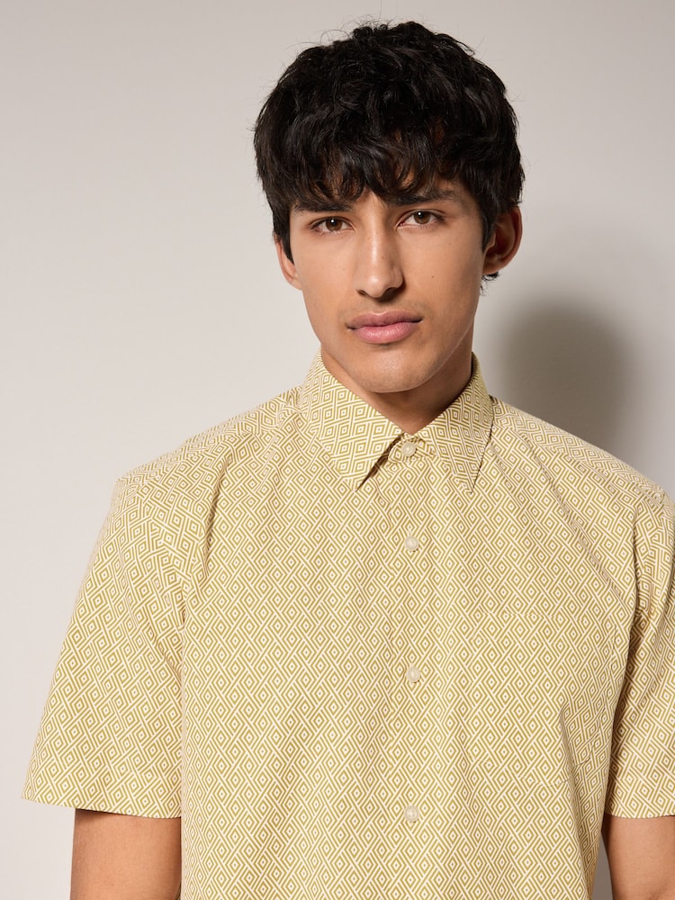 Yellow Diamond Geometric Easy Iron With Button Down Collar Short Sleeve Oxford Shirt - Image 1 of 9