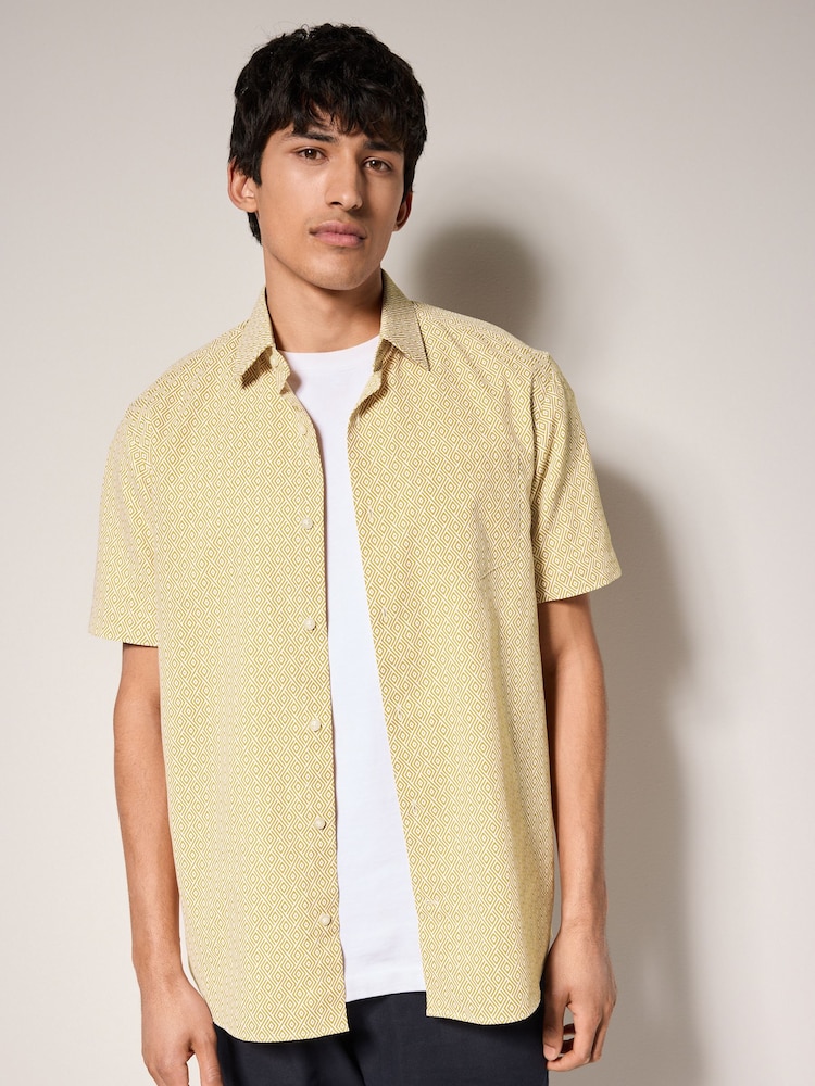 Yellow Diamond Geometric Easy Iron With Button Down Collar Short Sleeve Oxford Shirt - Image 2 of 9