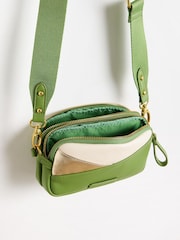 Oliver Bonas Naha Metallic Cross-Body Bag - Bild 6 von 7