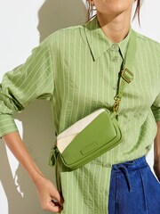 Oliver Bonas Naha Metallic Cross-Body Bag - Bild 7 von 7