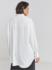 Simply Be White Oversized Textured Shirt - Image 2 of 4