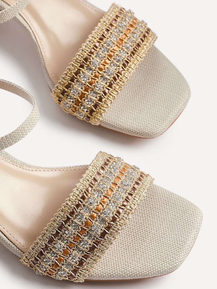 Blanco roto - Sandalias de tacón con ribete de strass tejidas Indie de Linzi - Imagen 5 de 5